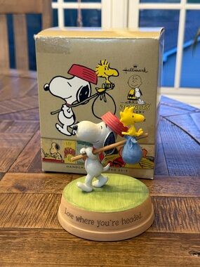 Hallmark Peanuts Snoopy & Woodstock Figurine - White/Yellow/Red